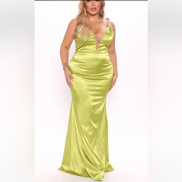 Fashion Nova Plus satin evening maxi dress NWT - Picture 1 of 5